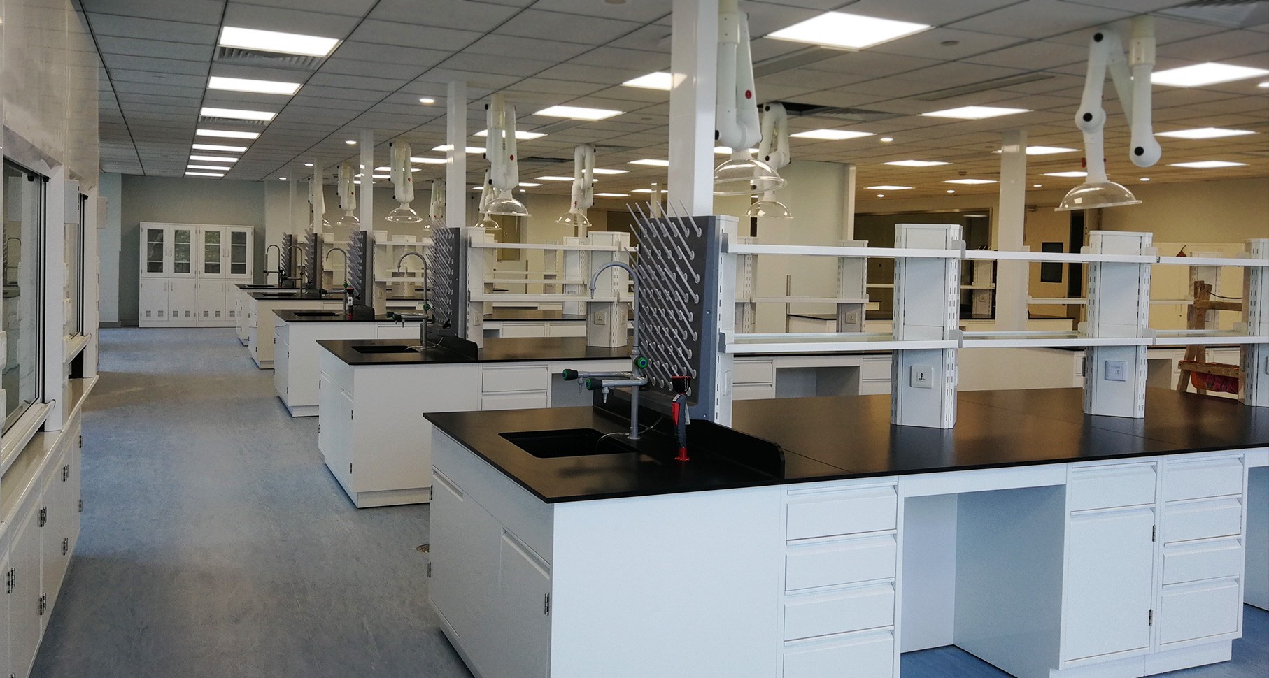 Create a comfortable,
safe and efficient laboratory research environment